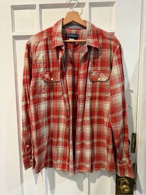 COVÀ Red Plaid Long-Sleeve Flannel Shirt for Men